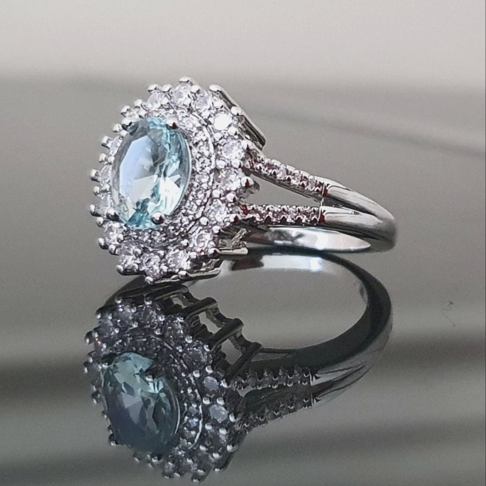 Pretty Designer Light Blue Crystal Ring